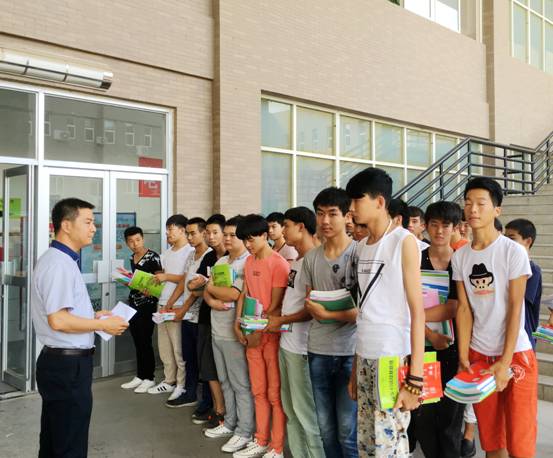 系部學(xué)管講新學(xué)期新要求.jpg